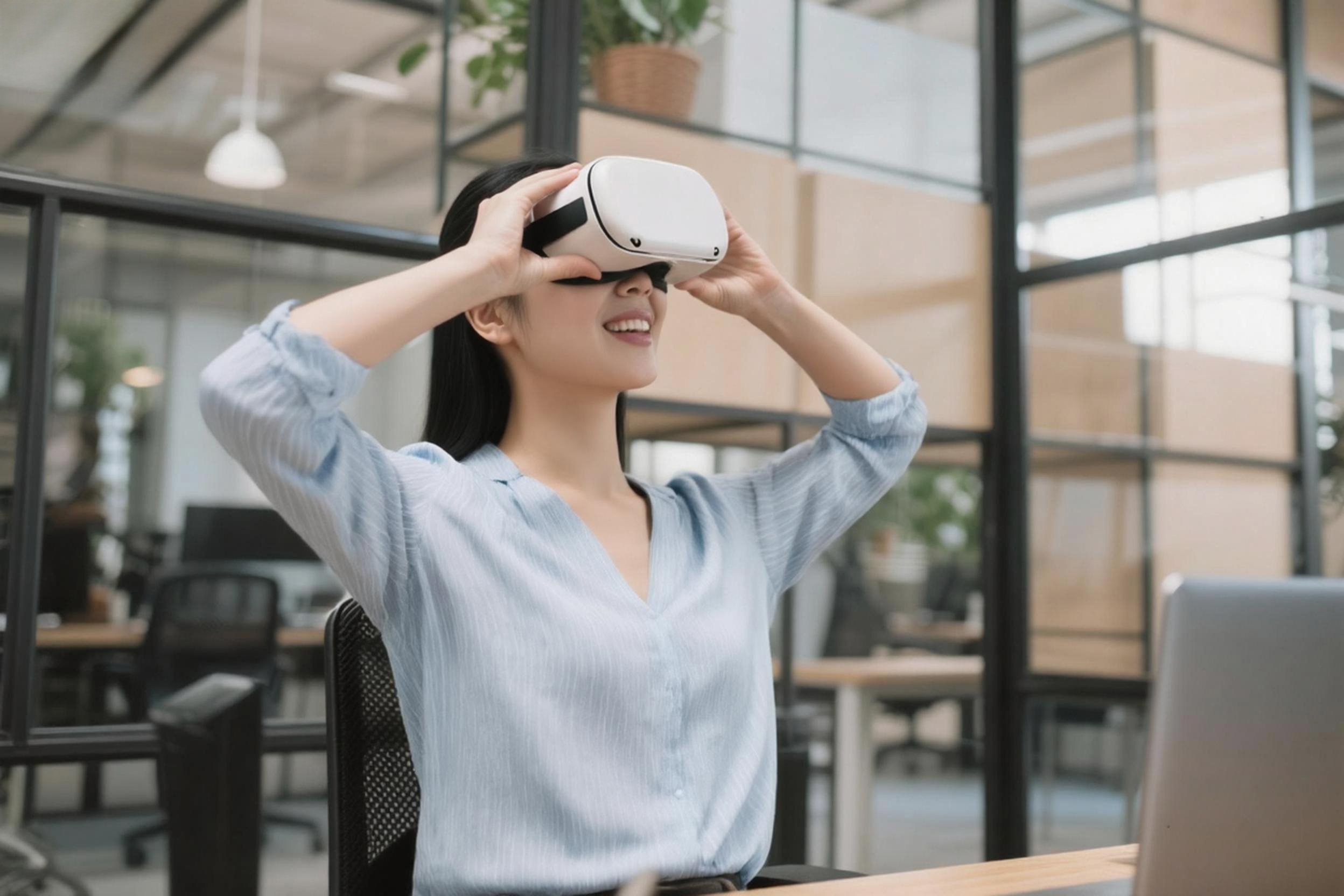 设计师佩戴 VR 头显进行沉浸式设计体验